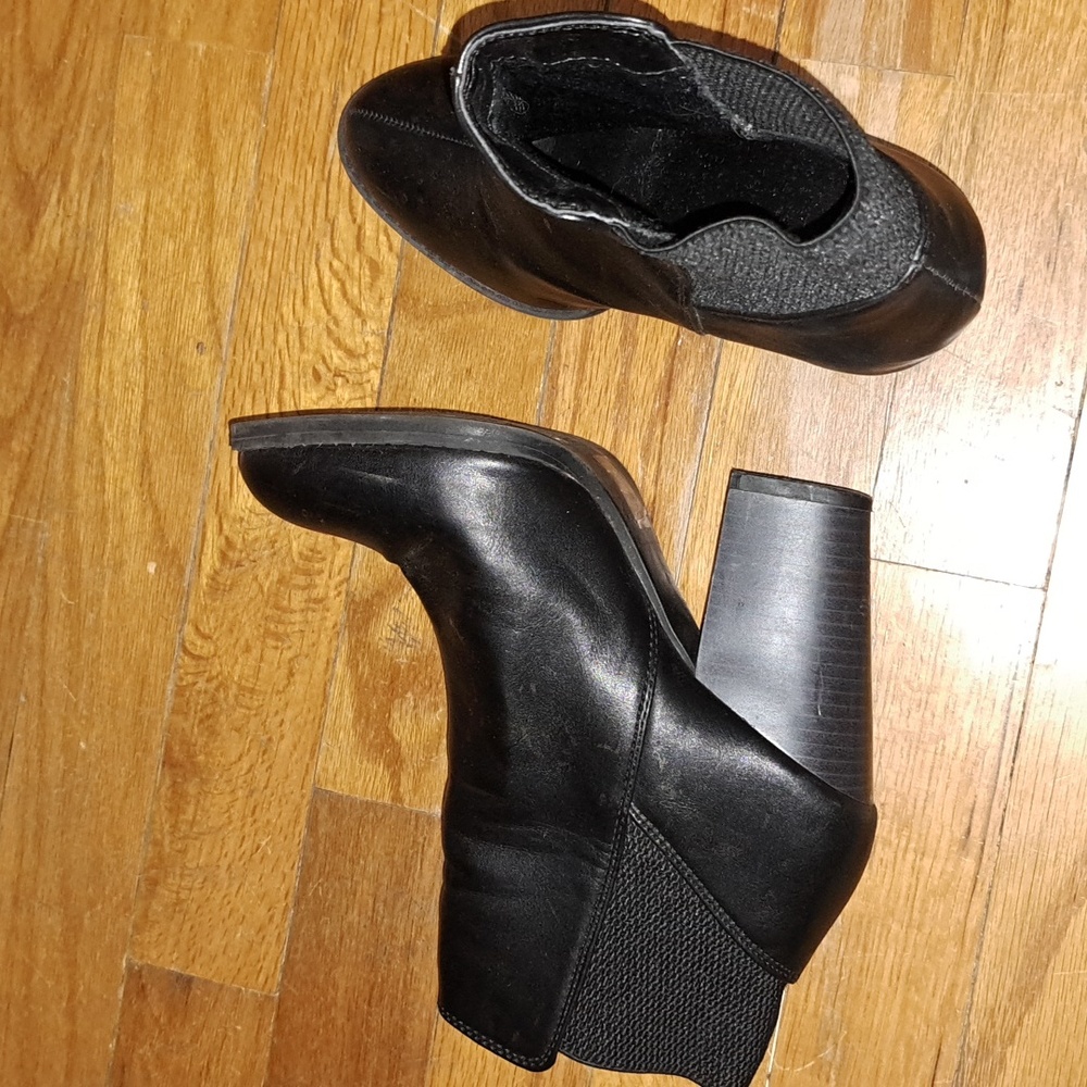 Heart in D black leather heel boots good used condition - Picture 3 of 6
